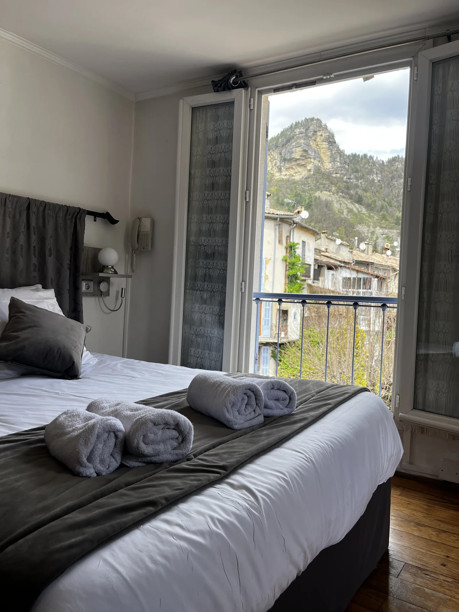 Chambre double vue sur les Grès — Les Callunes Annot